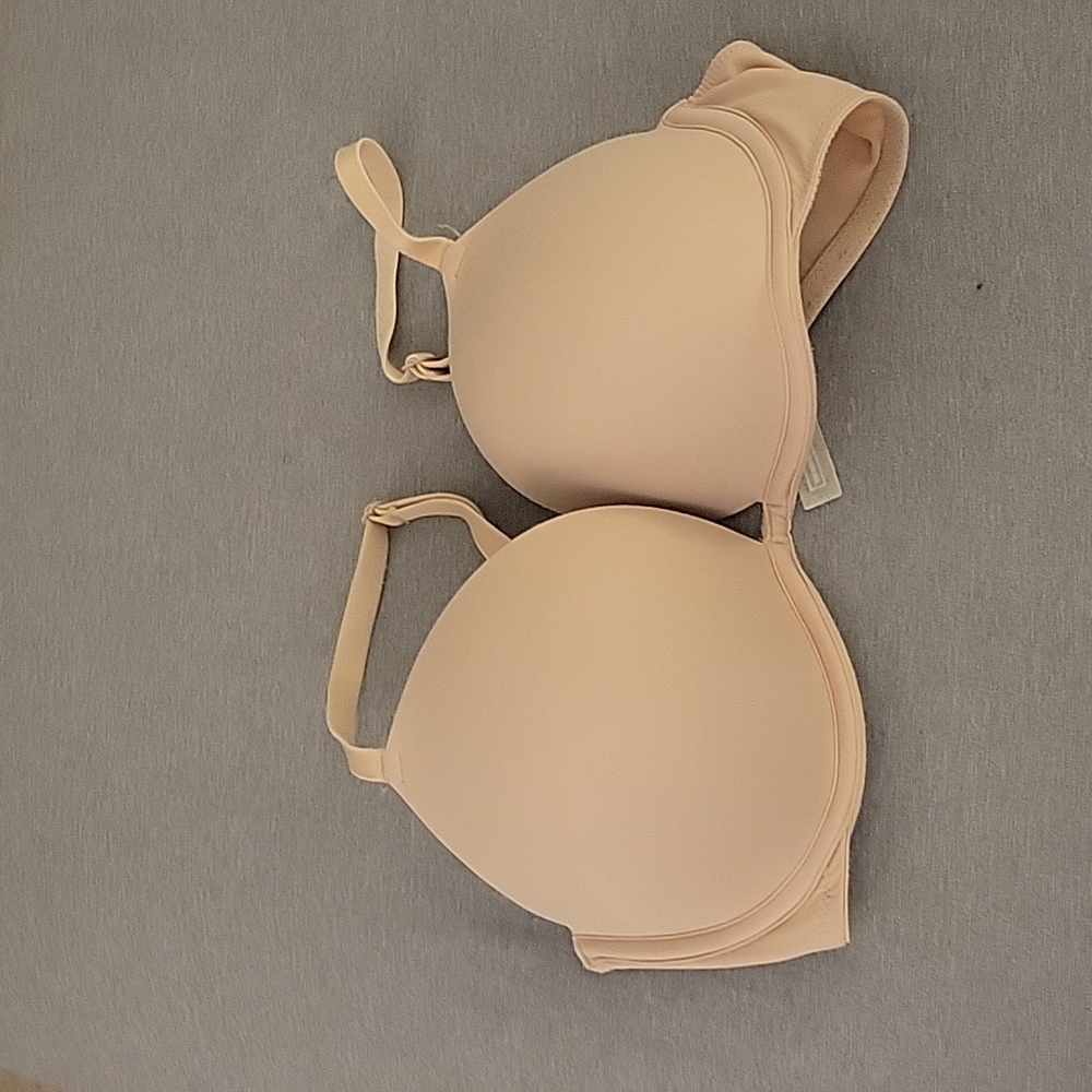 32DD push up bra. Will fit a 32C
